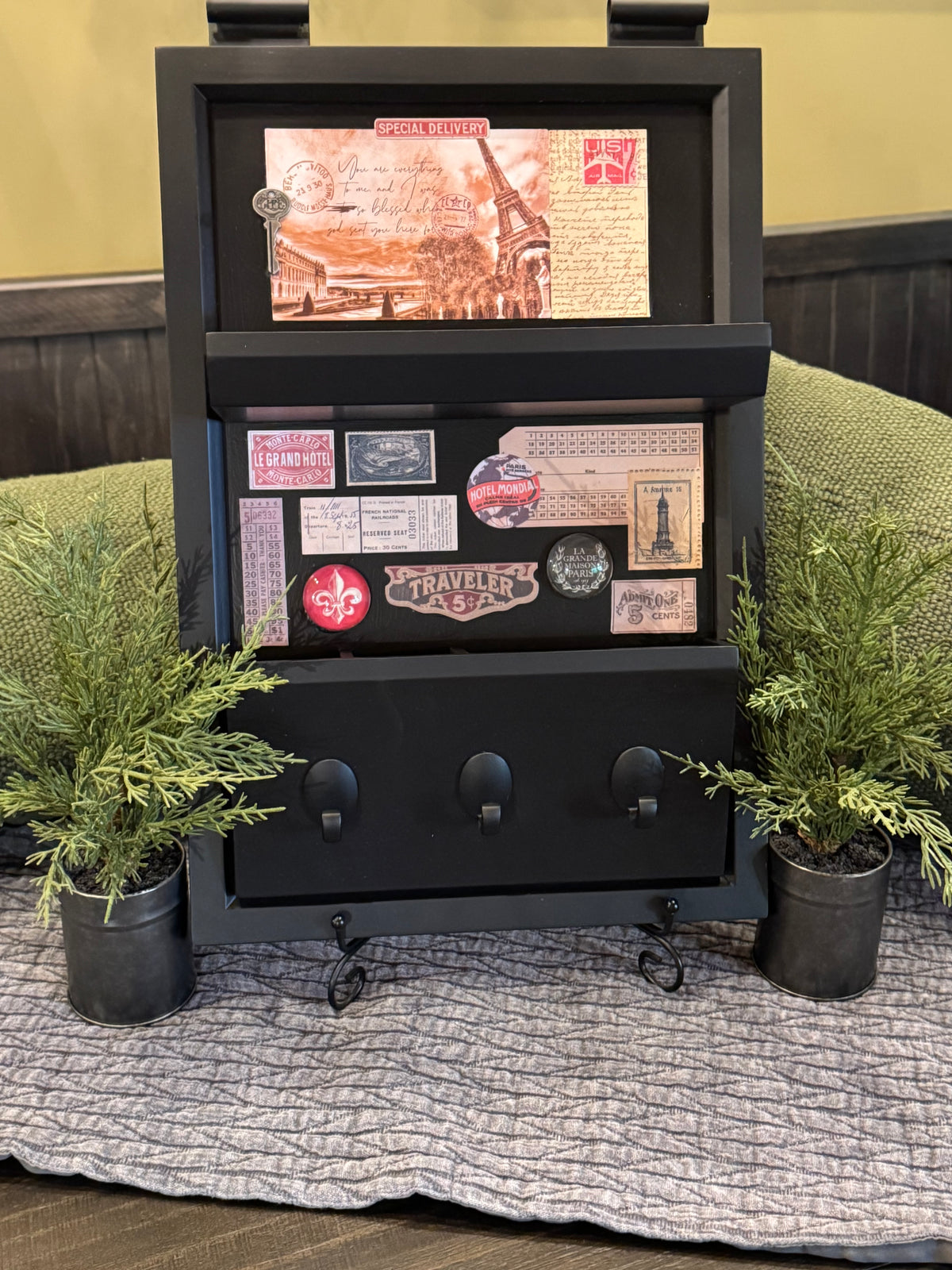 Vintage Key & Message Board | Rustic Entryway Organization Decor