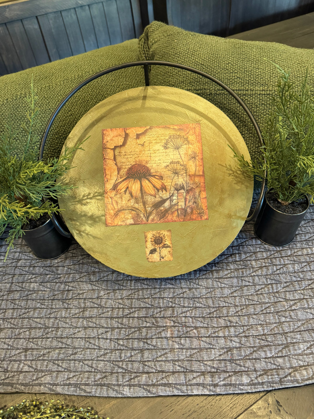 Vintage Sunflower Riser Stand | Rustic Farmhouse Table Decor