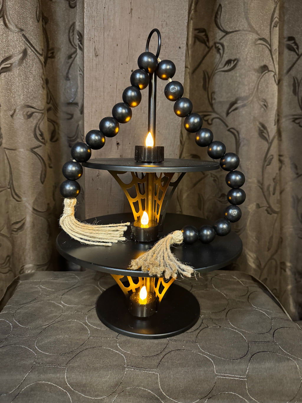 Webbed 2-tier stand