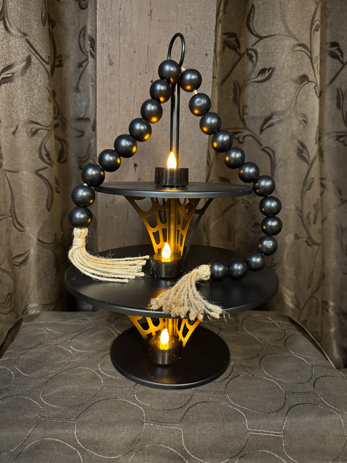 Webbed 2-tier stand