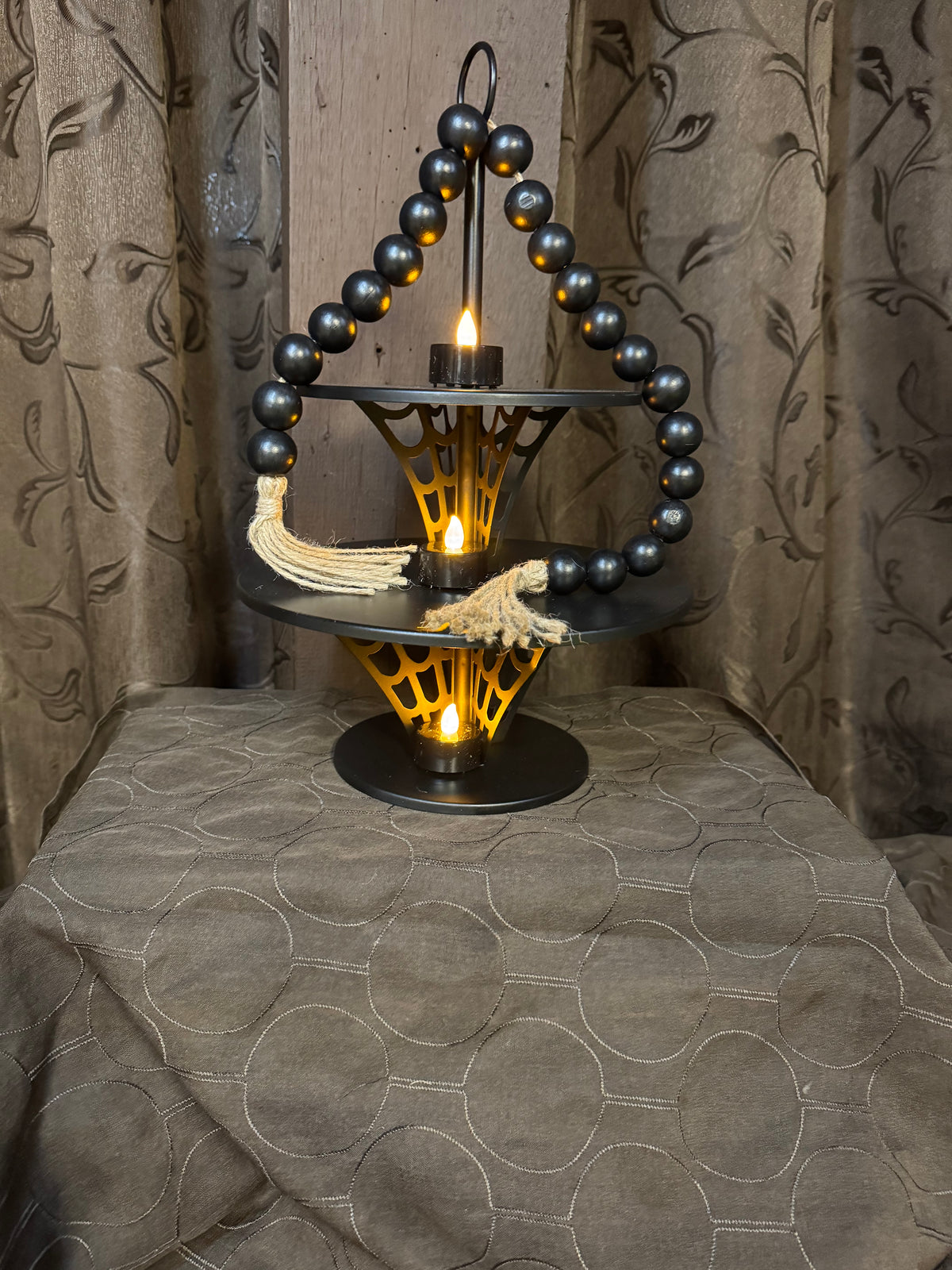 Webbed 2-tier stand